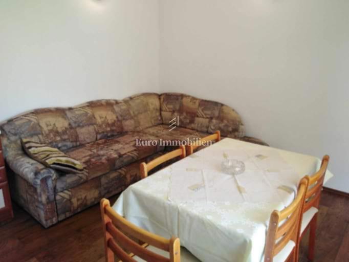 Novalja - samostojna hiša z 9 apartmaji