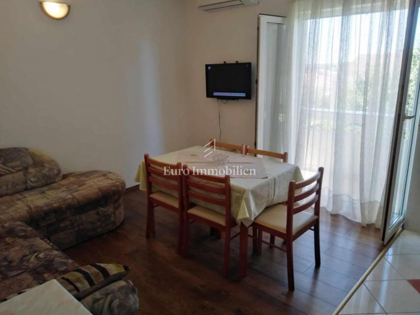 Novalja - samostojna hiša z 9 apartmaji