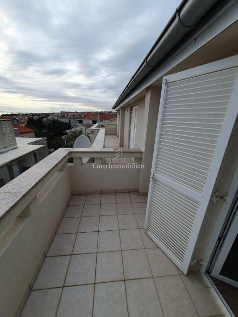Novalja - samostojna hiša z 9 apartmaji