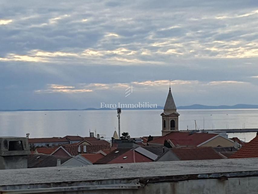 Novalja - samostojna hiša z 9 apartmaji