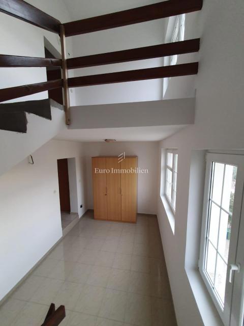 Novalja - samostojna hiša z 9 apartmaji