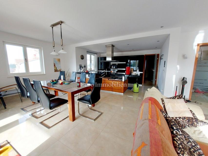 Rovinj - moderna vila z velikim vrtom