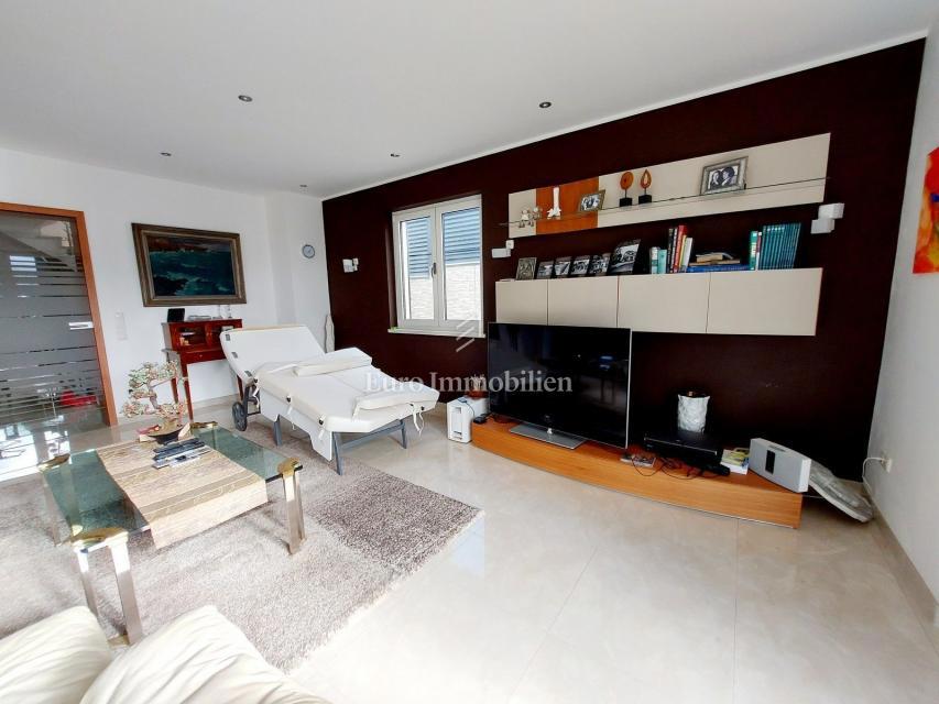 Rovinj - moderna vila z velikim vrtom