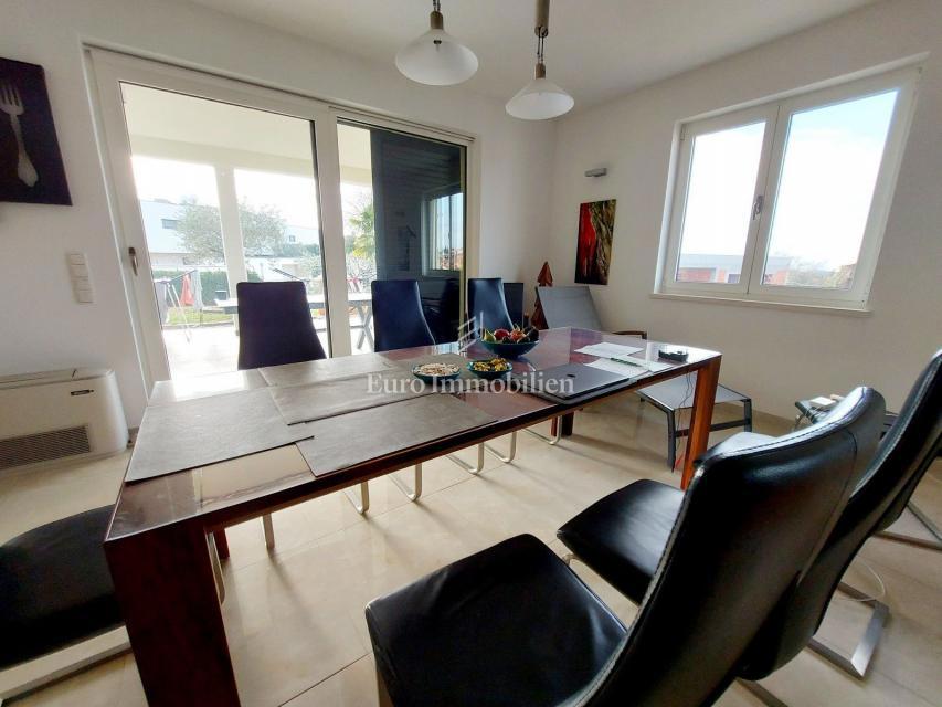 Rovinj - moderna vila z velikim vrtom