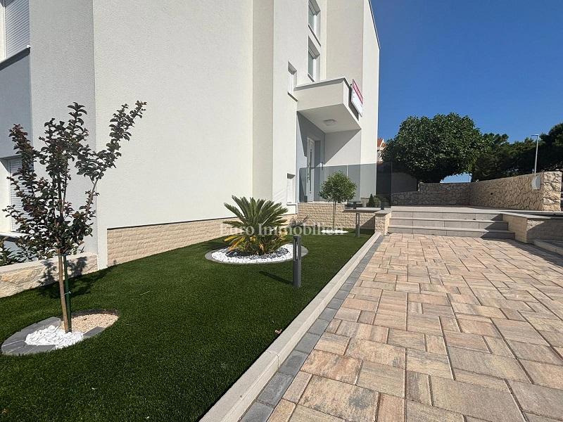 Novalja - apartma s panoramskim pogledom na morje