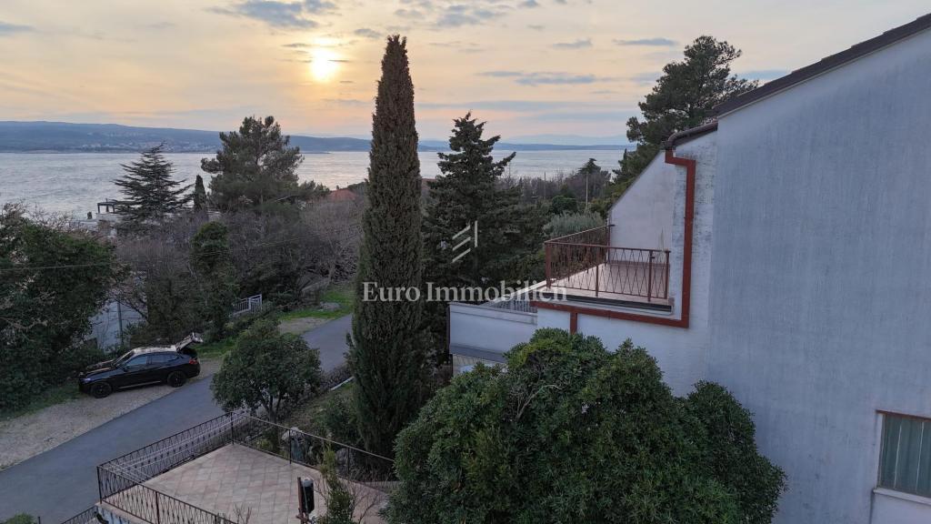 Crikvenica - hiša v treh etažah, 2. red od morja