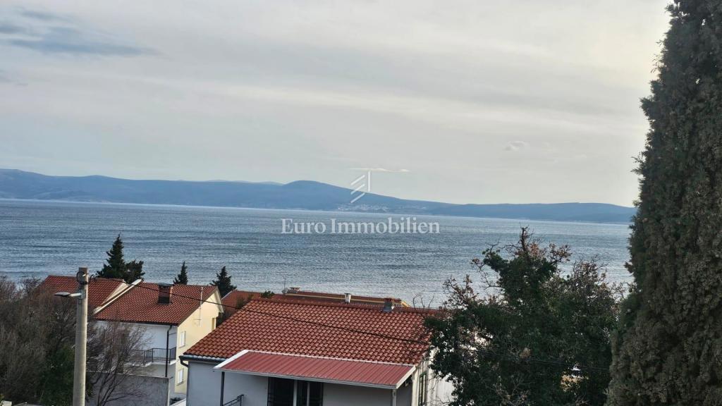 Crikvenica - hiša v treh etažah, 2. red od morja