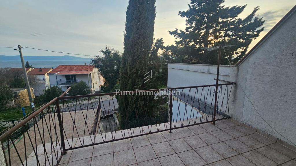 Crikvenica - hiša v treh etažah, 2. red od morja
