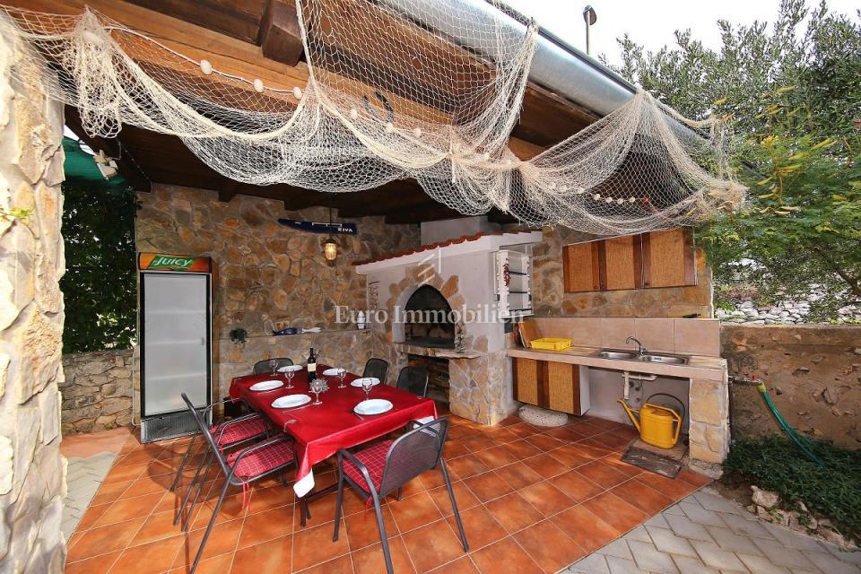 Pirovac - apartmajska hiša v bližini morja