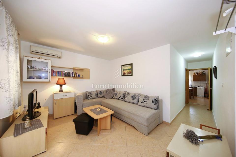 Pirovac - apartmajska hiša v bližini morja