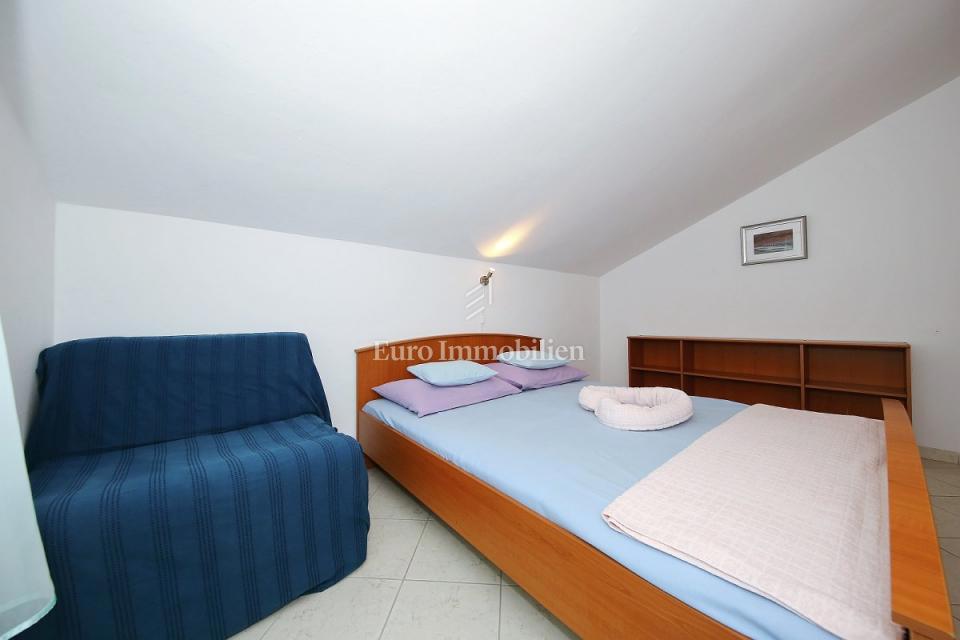 Pirovac - apartmajska hiša v bližini morja