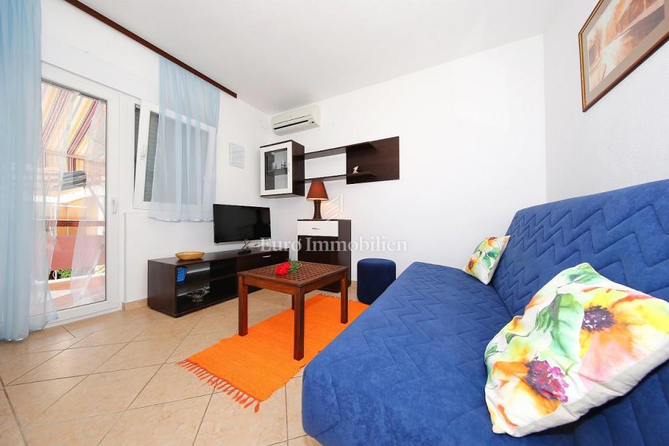 Pirovac - apartmajska hiša v bližini morja