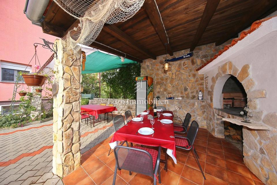 Pirovac - apartmajska hiša v bližini morja