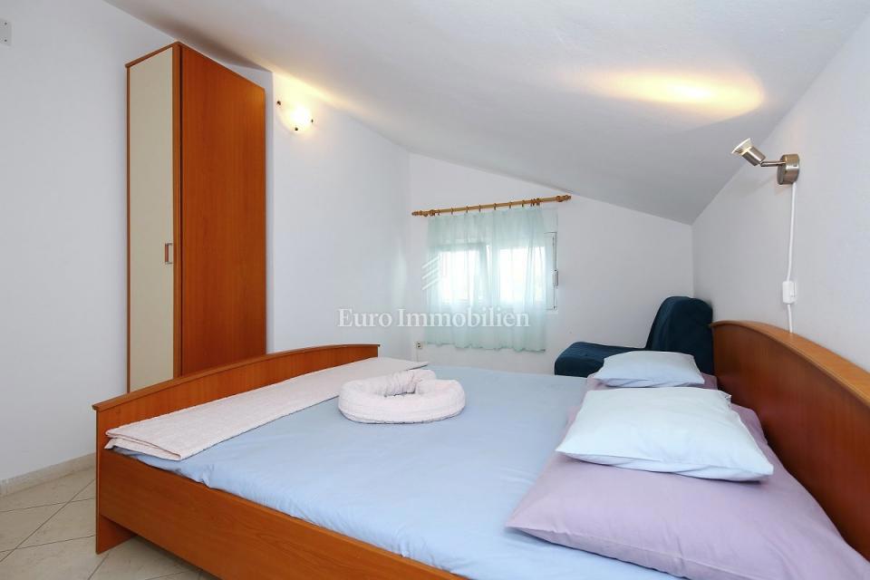 Pirovac - apartmajska hiša v bližini morja