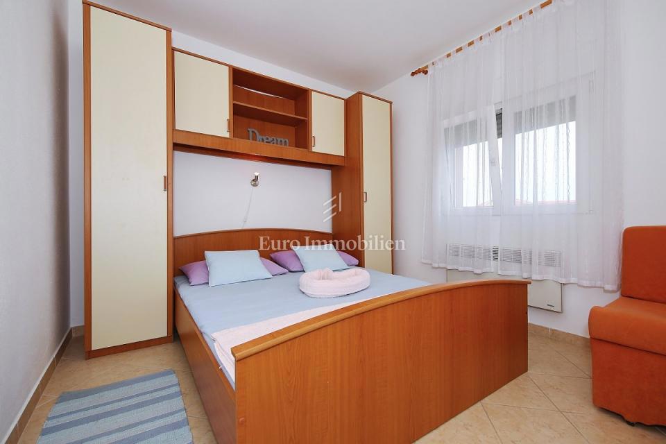 Pirovac - apartmajska hiša v bližini morja