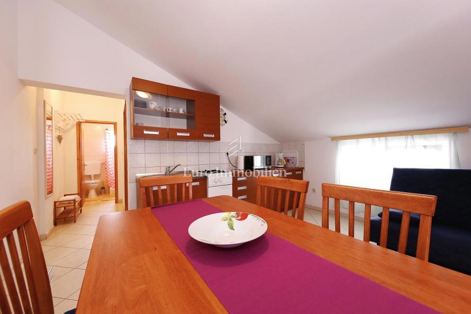 Pirovac - apartmajska hiša v bližini morja