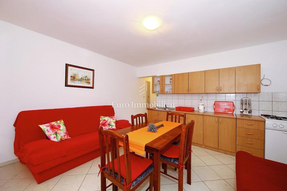 Pirovac - apartmajska hiša v bližini morja