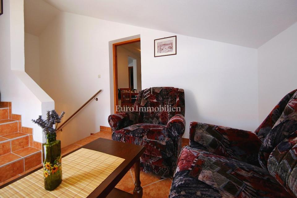 Pirovac - apartmajska hiša v bližini morja