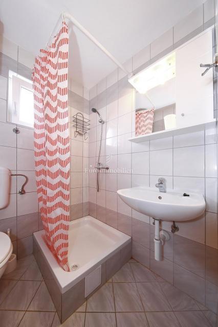 Pirovac - apartmajska hiša v bližini morja