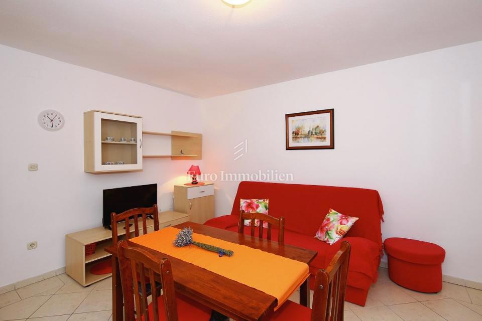 Pirovac - apartmajska hiša v bližini morja