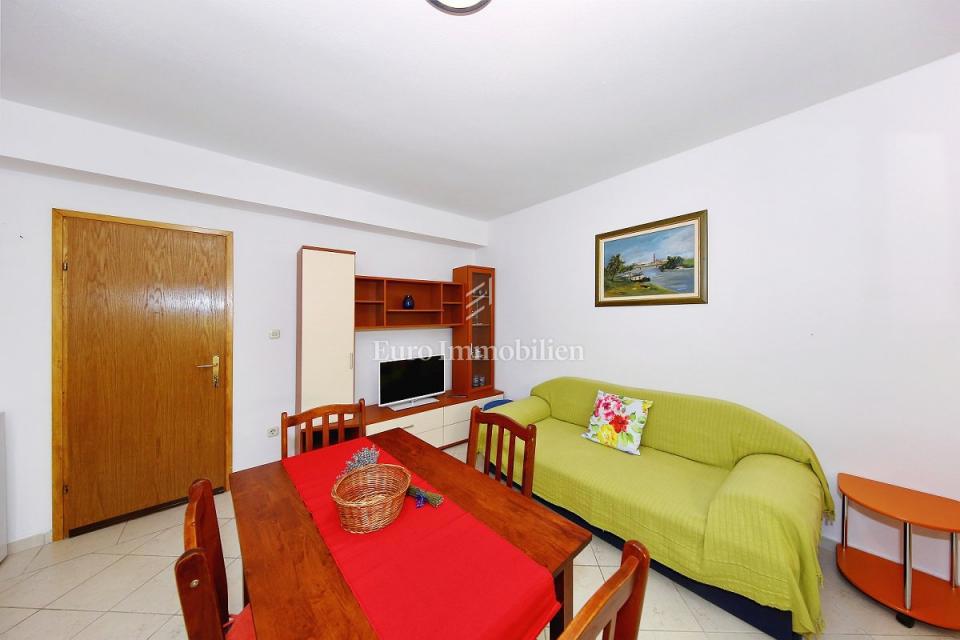 Pirovac - apartmajska hiša v bližini morja