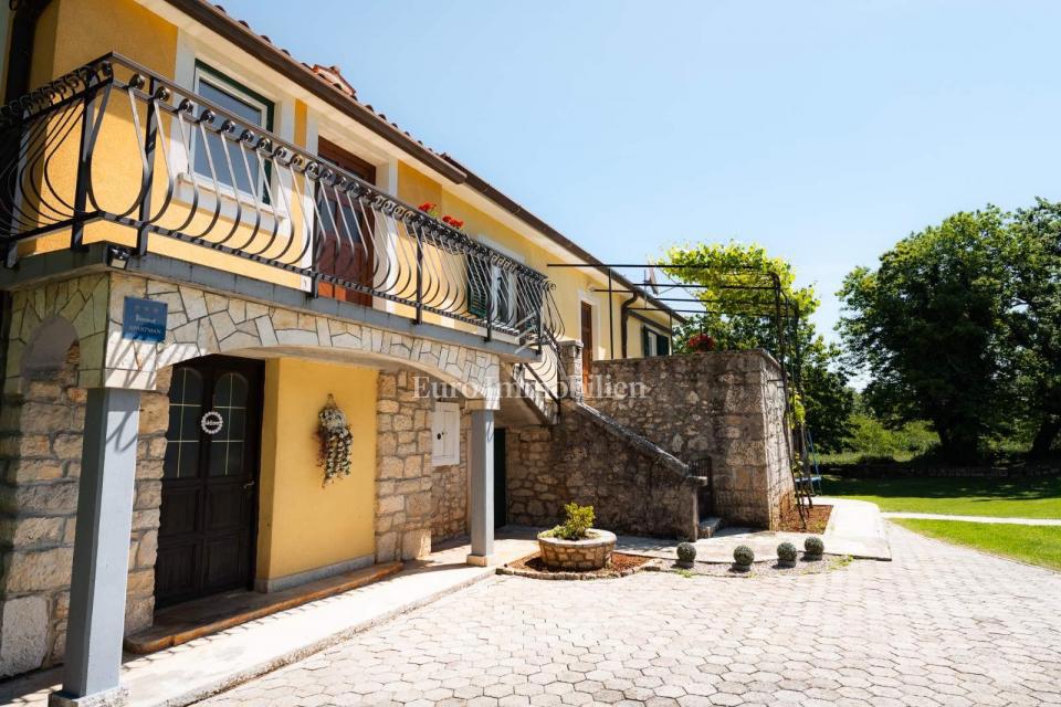 Istra - nepremičnina z bazenom in popolno zasebnostjo