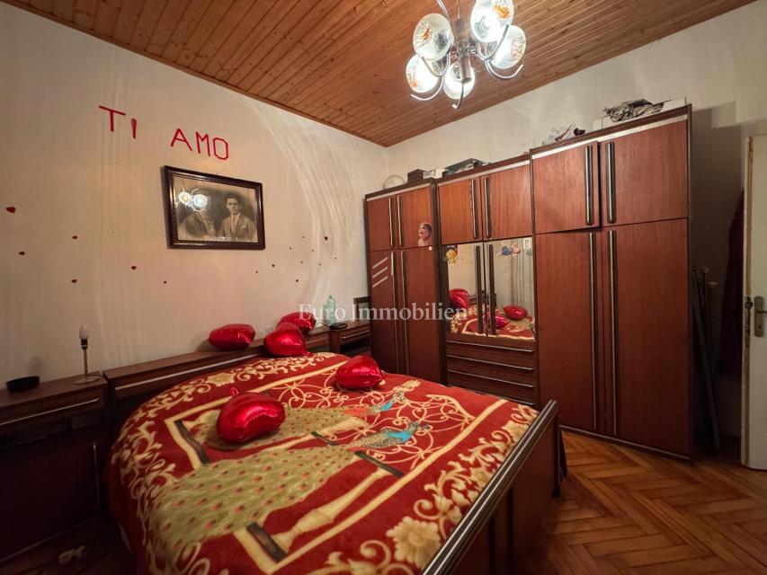 Labin - stanovanje za prenovo z garažo