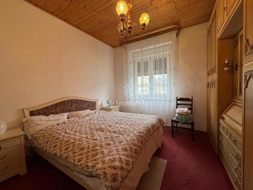 Labin - stanovanje za prenovo z garažo