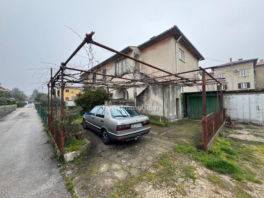Labin - stanovanje za prenovo z garažo