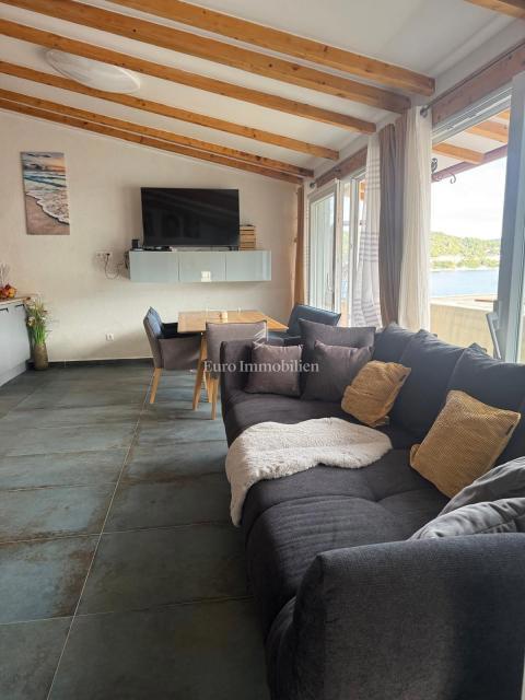 Tisno - apartma 20 m od morja