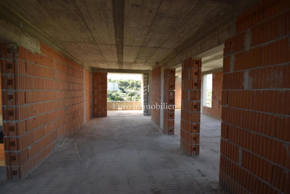 Brodarica - stanovanje v drugem nadstropju blizu plaže