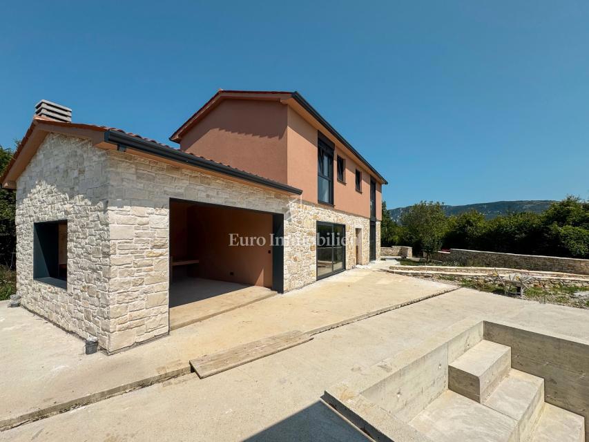 Labin - kamnita vila z bazenom