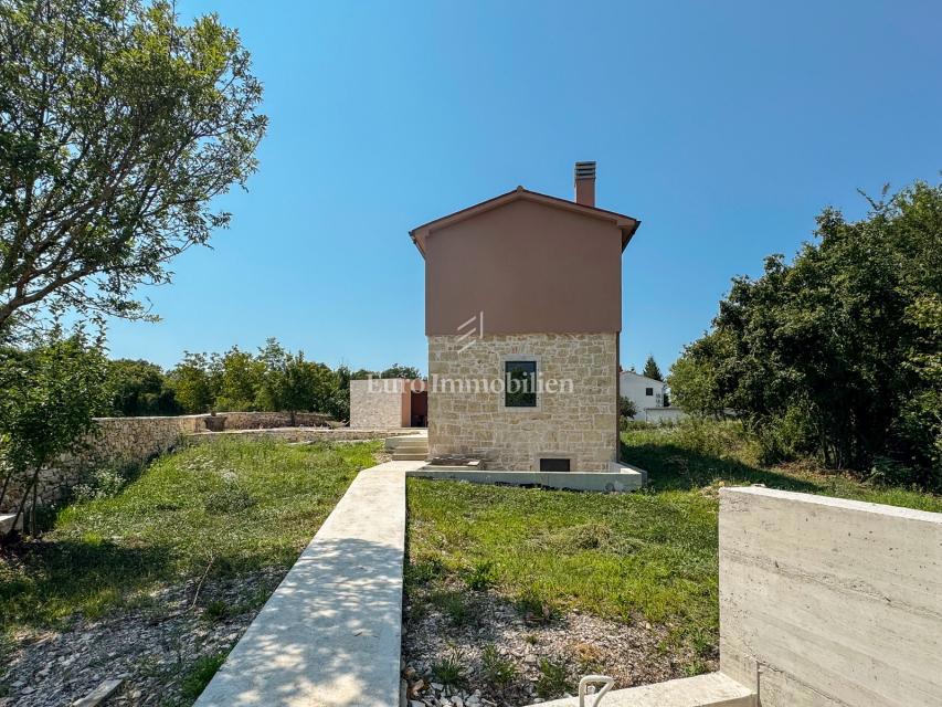 Labin - kamnita vila z bazenom