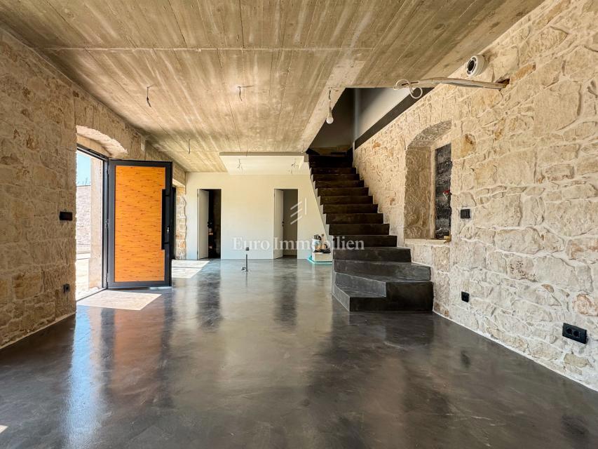 Labin - kamnita vila z bazenom