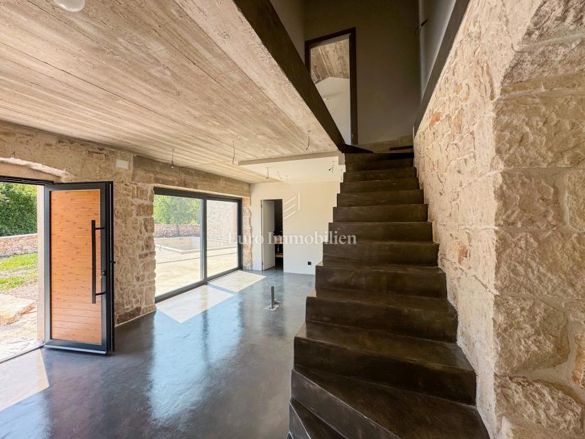 Labin - kamnita vila z bazenom
