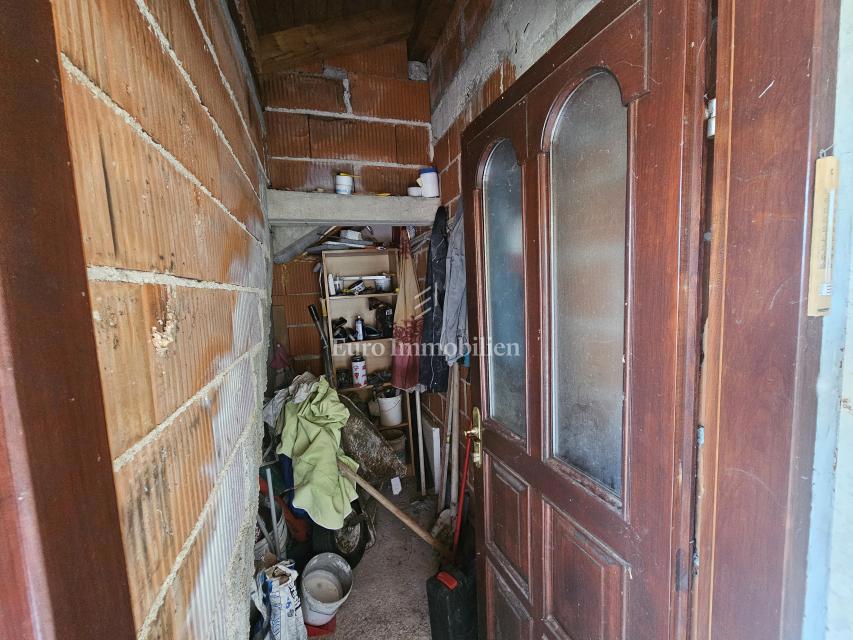 Samostojna hiša z dvema apartmajema v bližini Malinske