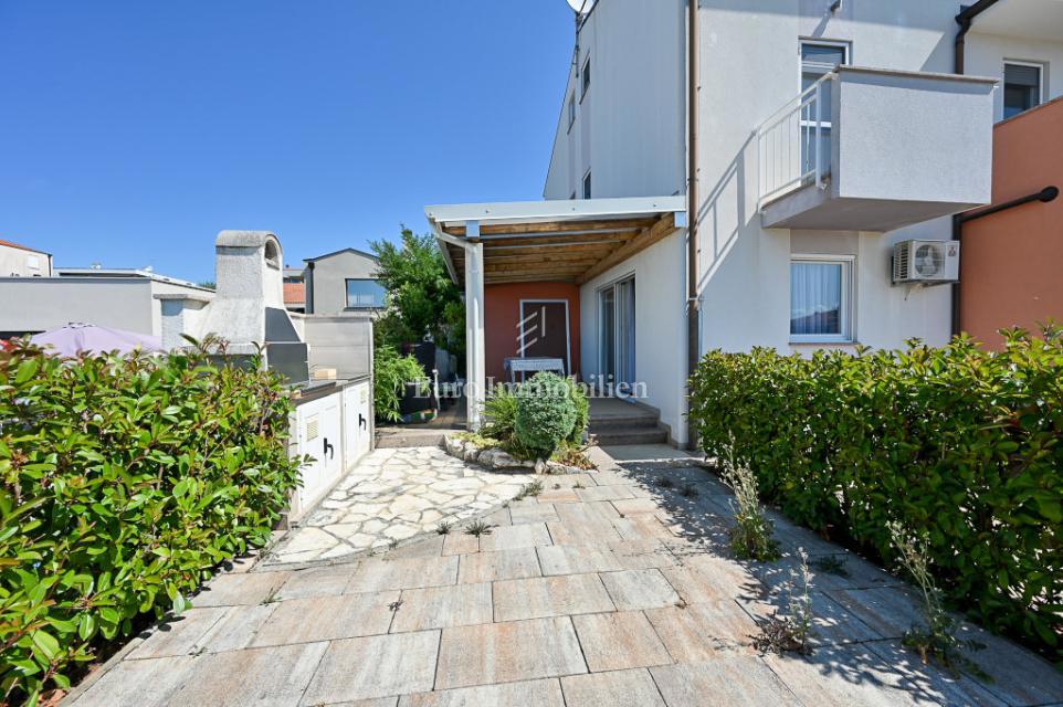 Novigrad, Vrstna hiša blizu morja in centra mesta