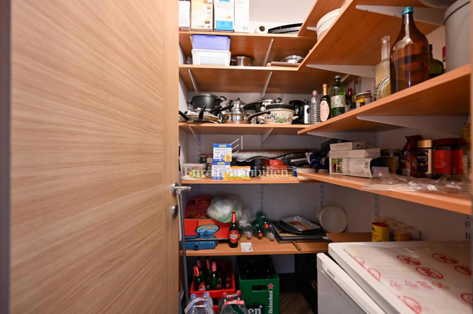 Novigrad, Vrstna hiša blizu morja in centra mesta