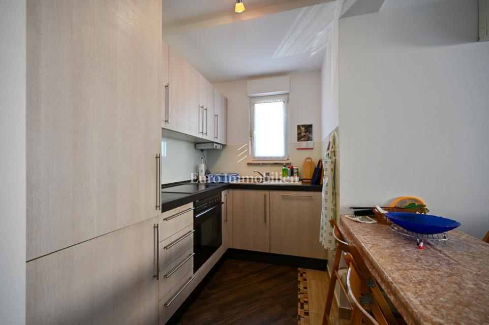 Novigrad, Vrstna hiša blizu morja in centra mesta