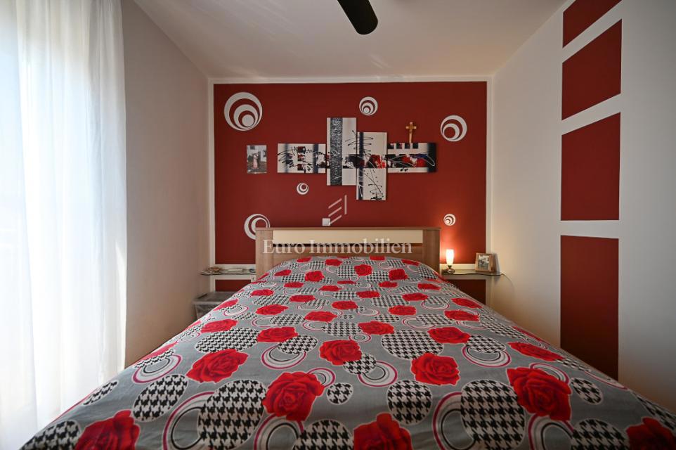 Novigrad, Vrstna hiša blizu morja in centra mesta