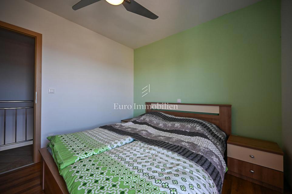 Novigrad, Vrstna hiša blizu morja in centra mesta