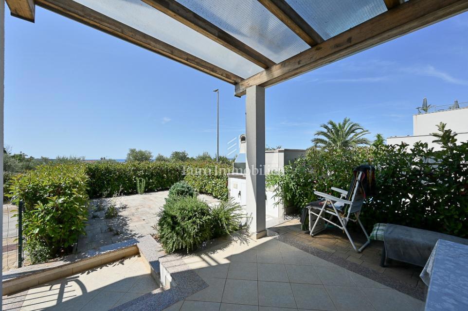 Novigrad, Vrstna hiša blizu morja in centra mesta