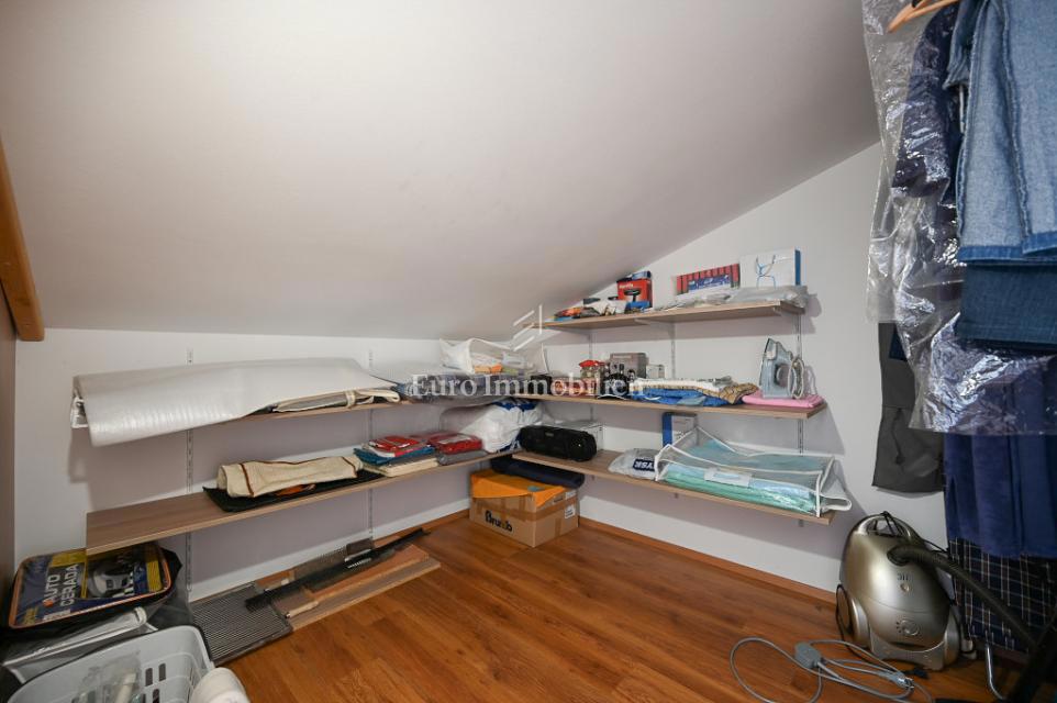 Novigrad, Vrstna hiša blizu morja in centra mesta