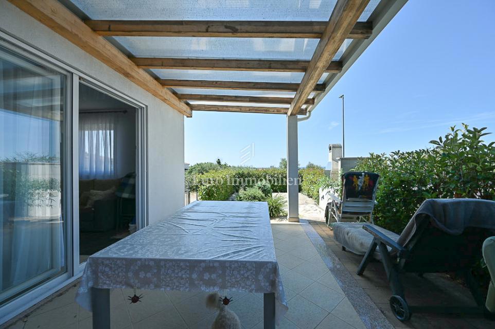 Novigrad, Vrstna hiša blizu morja in centra mesta