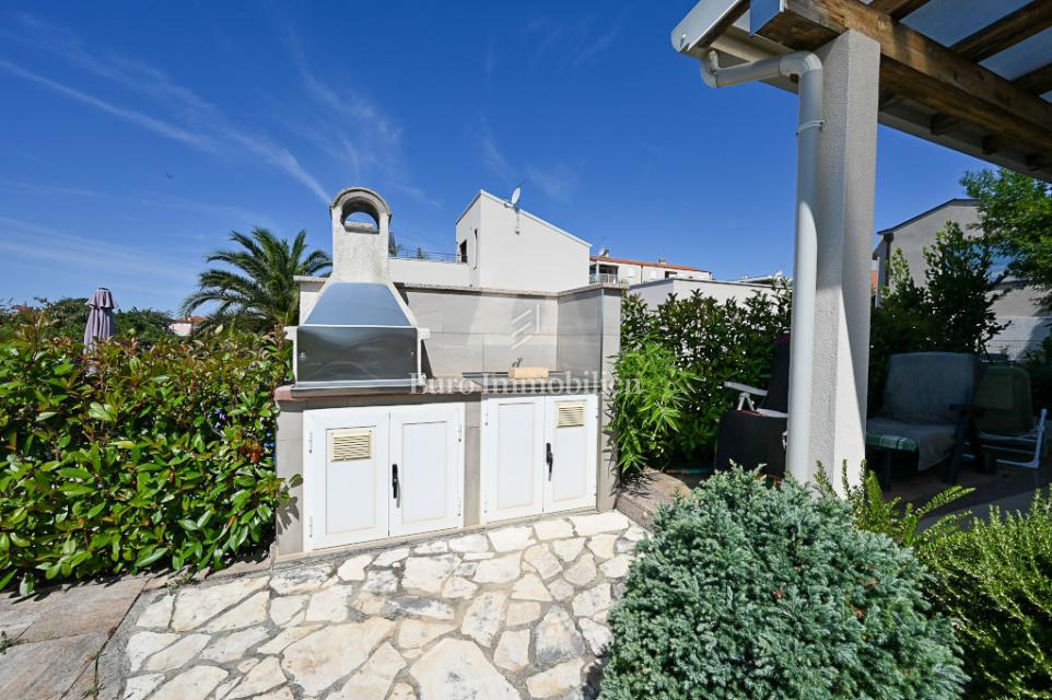 Novigrad, Vrstna hiša blizu morja in centra mesta