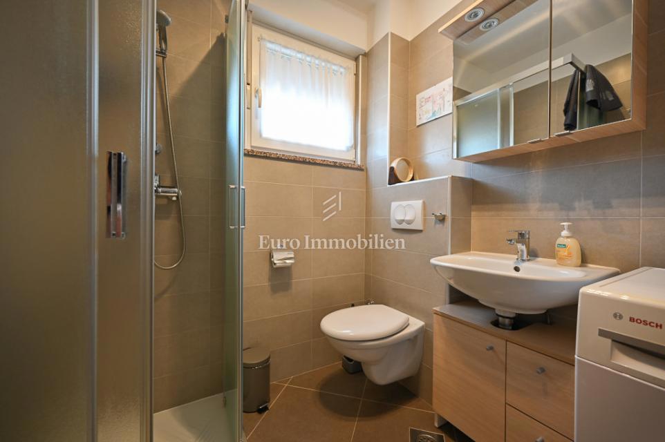 Novigrad, Vrstna hiša blizu morja in centra mesta