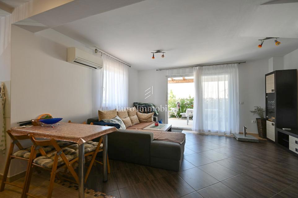 Novigrad, Vrstna hiša blizu morja in centra mesta