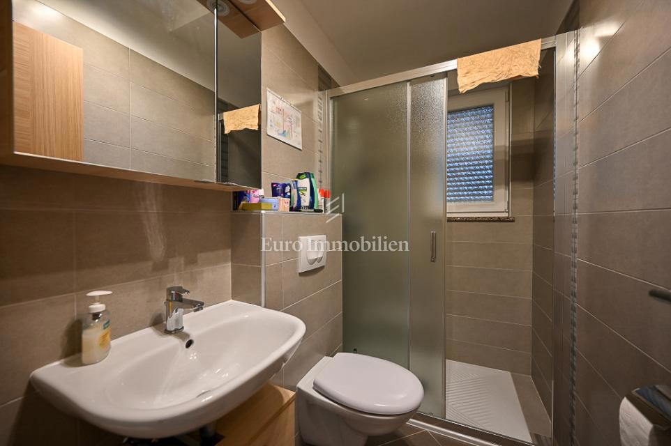 Novigrad, Vrstna hiša blizu morja in centra mesta