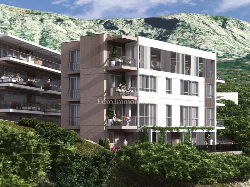 Tučepi, Trisobno Stanovanje v Novogradnji Blizu Morja