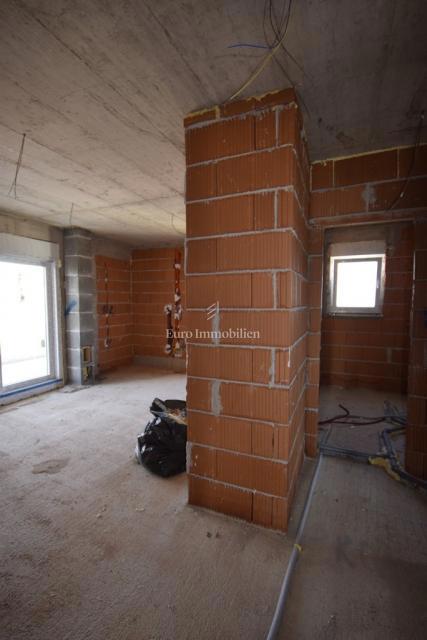 Vodice, Stanovanje SJ5 v 2. nadstropju blizu plaže